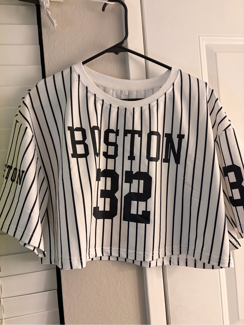 Graphic Boston 32 Black & White Pinstripe Kids Crop Tee